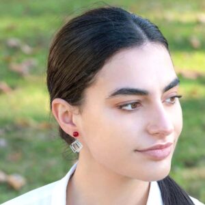 Pendientes-Casandra_aguamarina_en_Modelo_Tejeluz